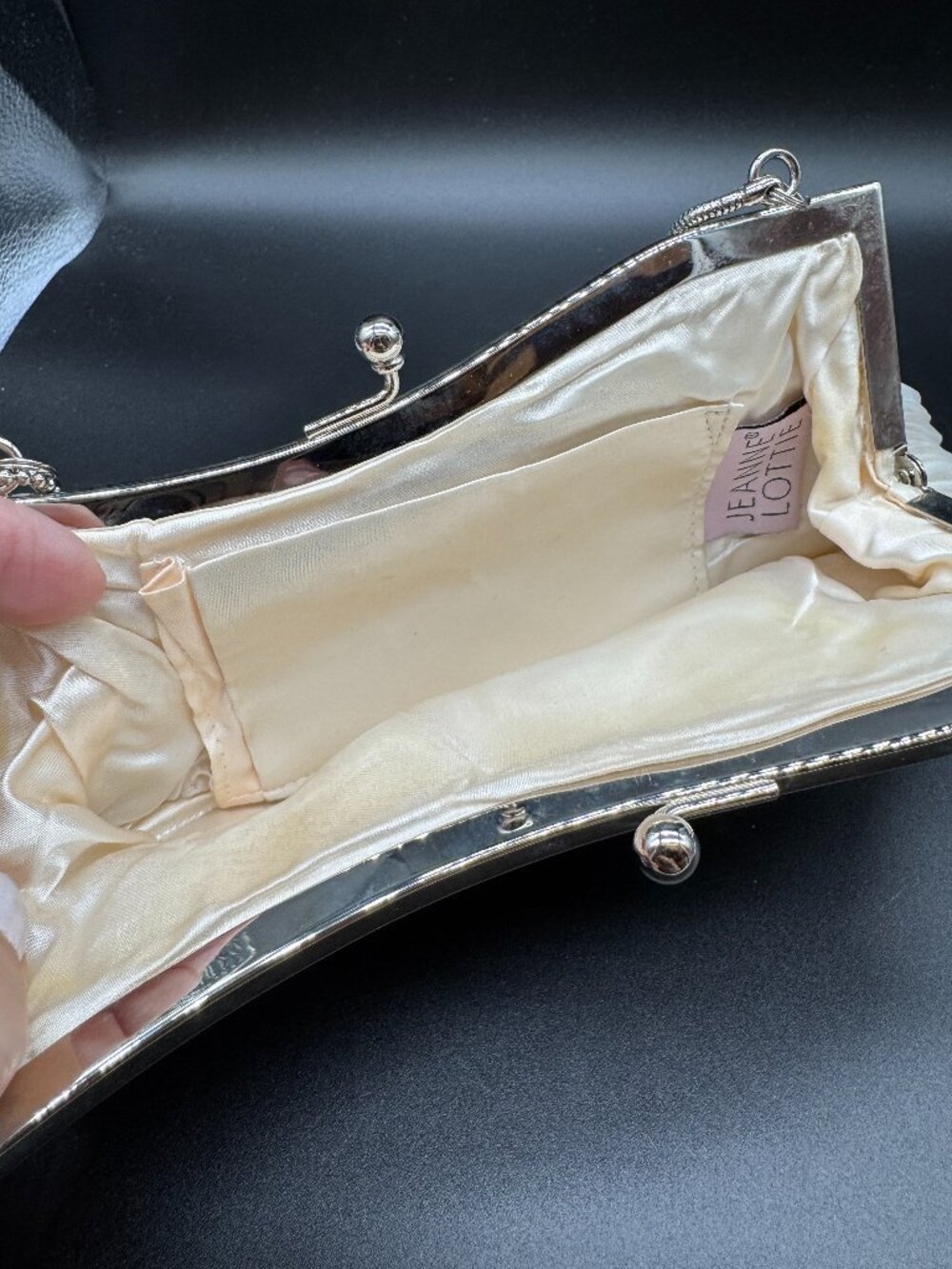 Vintage Jeanne Lottie Evening Purses Clutch White Pleated Silver Hardware - Picture 7 of 9